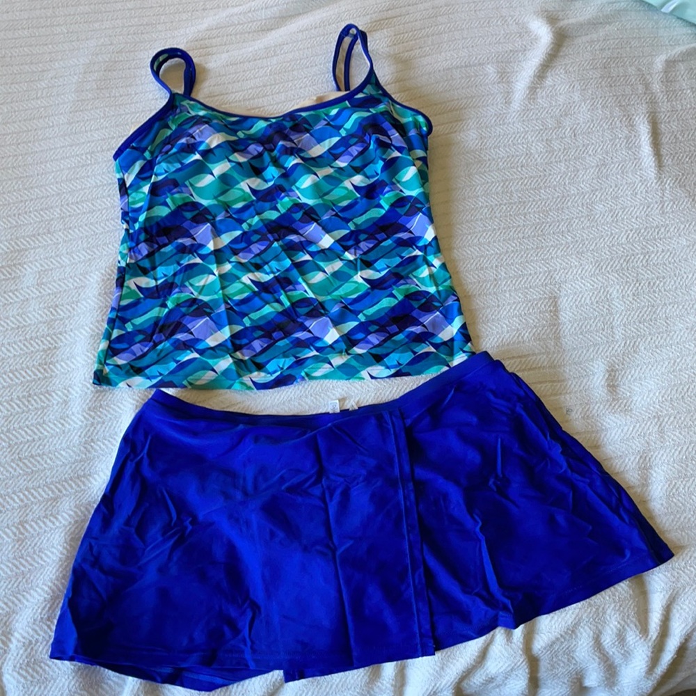 Tankini top size 16 & matching bottom size 14.